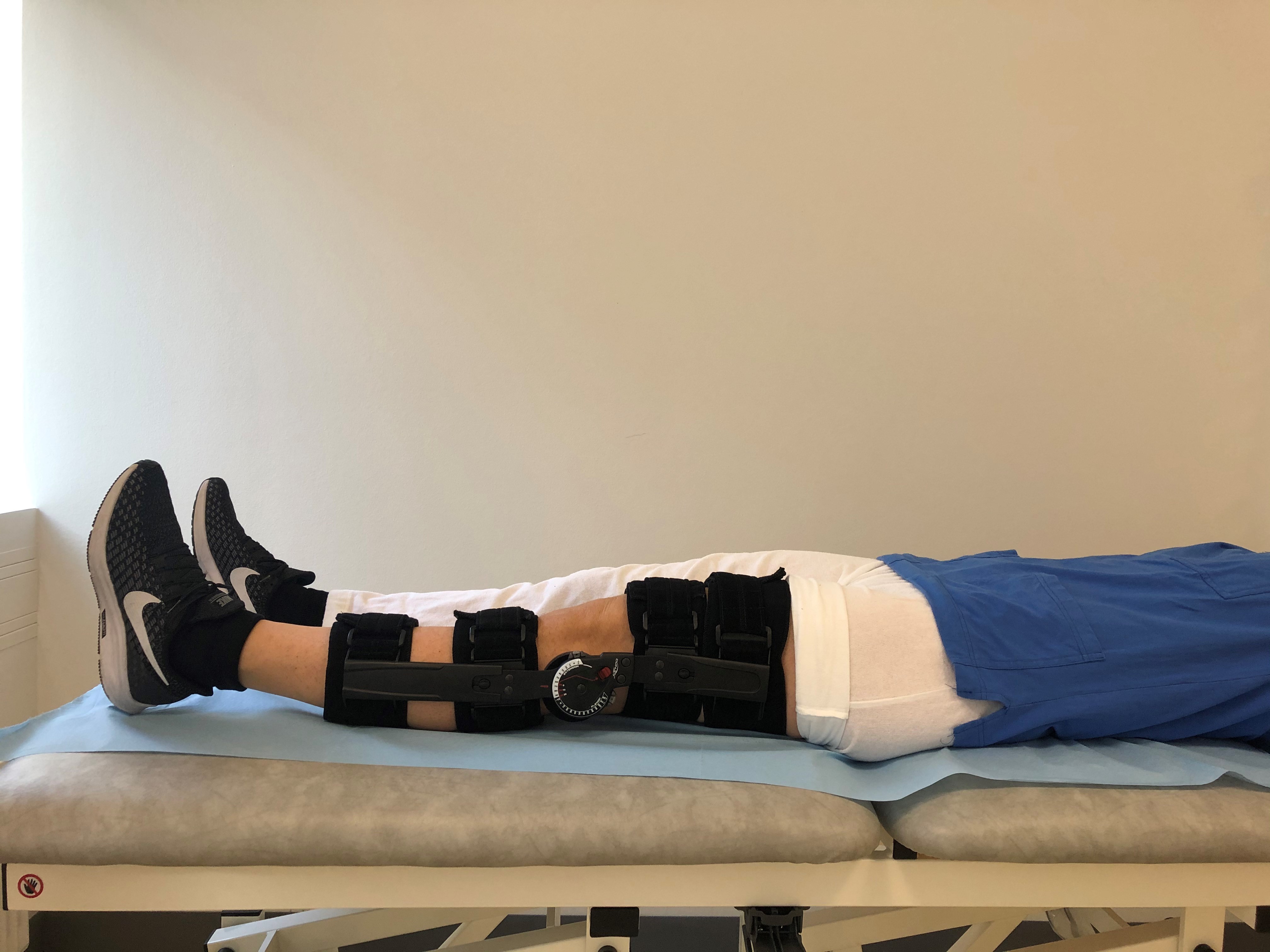 Information og øvelser ved behandling med til knæ anlagt i skadestuen - DonJoy - Aarhus Universitetshospital