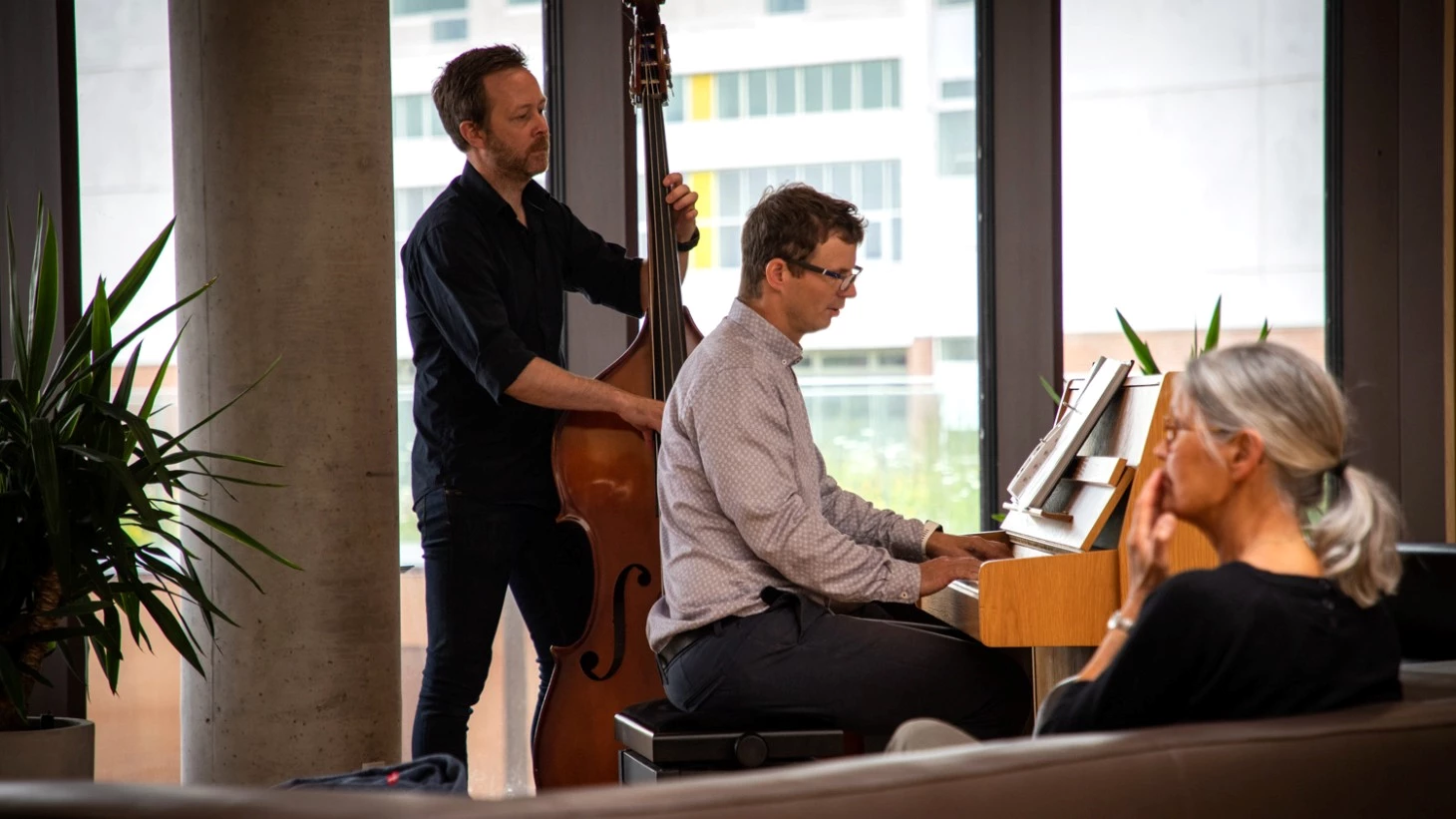 Esben Yates (piano) og Marc Faaborg (kontrabas) 
